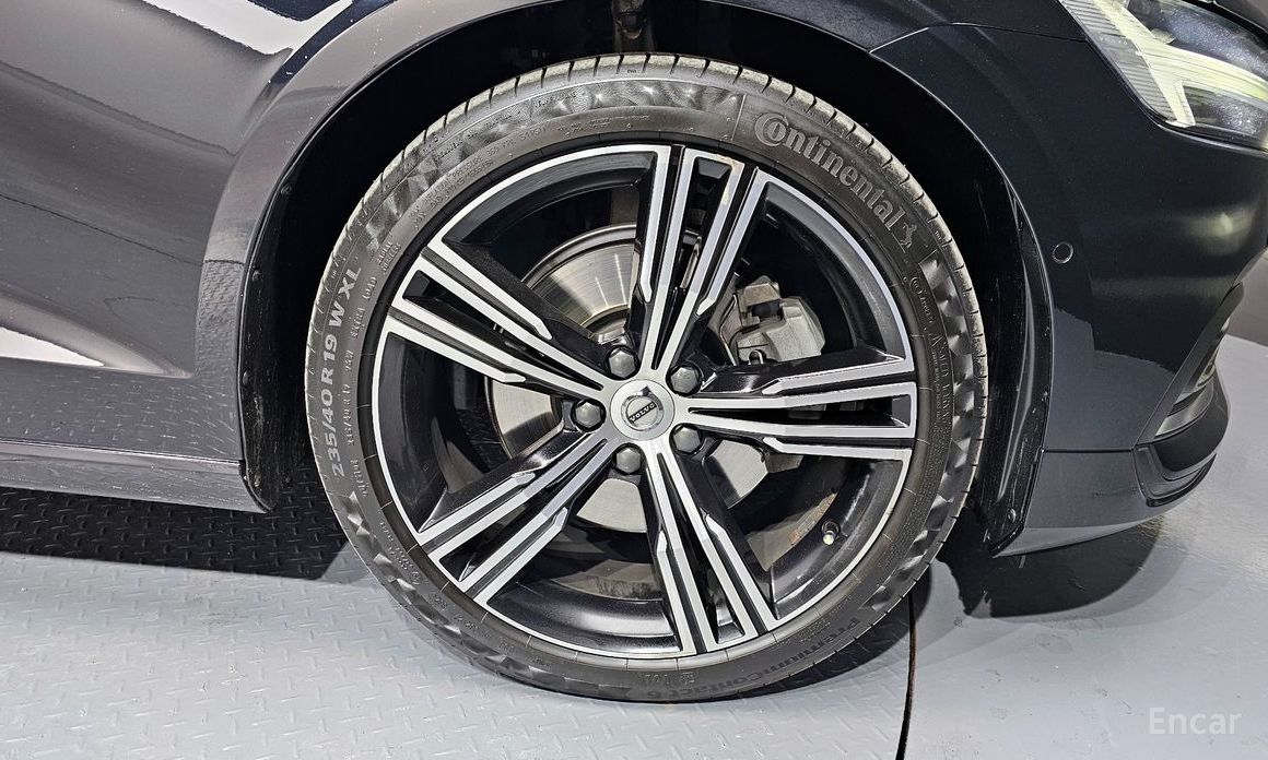 2022 Volvo S60 III B5 Inscription с пробегом 52 358 км