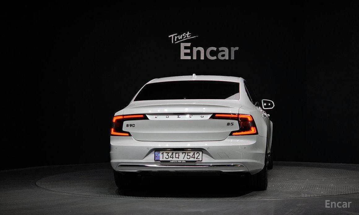 2023 Volvo S90 II Рестайлинг B5 Ultimate Bright с пробегом 28 780 км