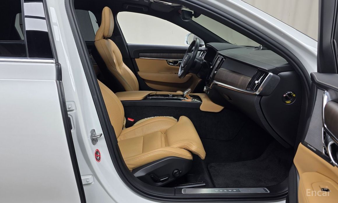 2022 Volvo S90 II Рестайлинг B6 AWD Inscription с пробегом 60 833 км