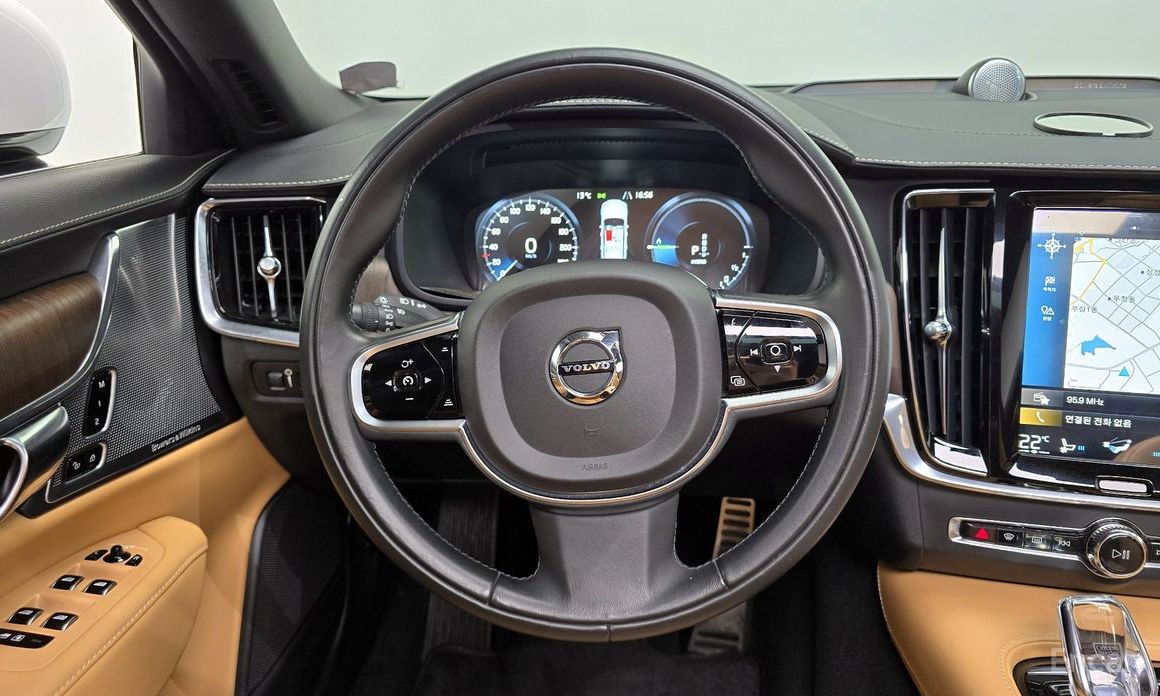 2021 Volvo S90 II Рестайлинг T8 AWD Inscription с пробегом 81 287 км