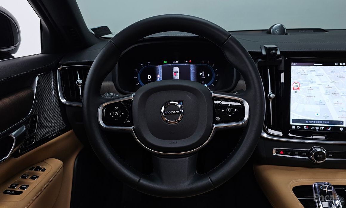 2023 Volvo S90 II Рестайлинг B6 AWD Ultimate Bright с пробегом 30 012 км