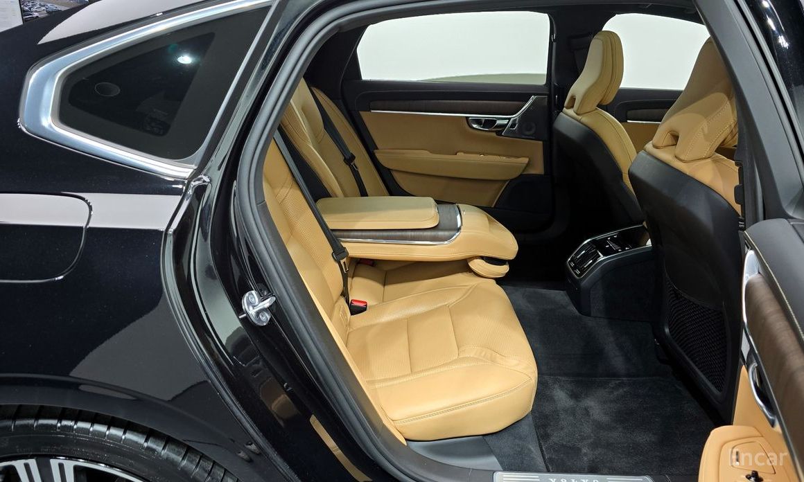 2022 Volvo S90 II Рестайлинг B6 AWD Inscription с пробегом 37 138 км