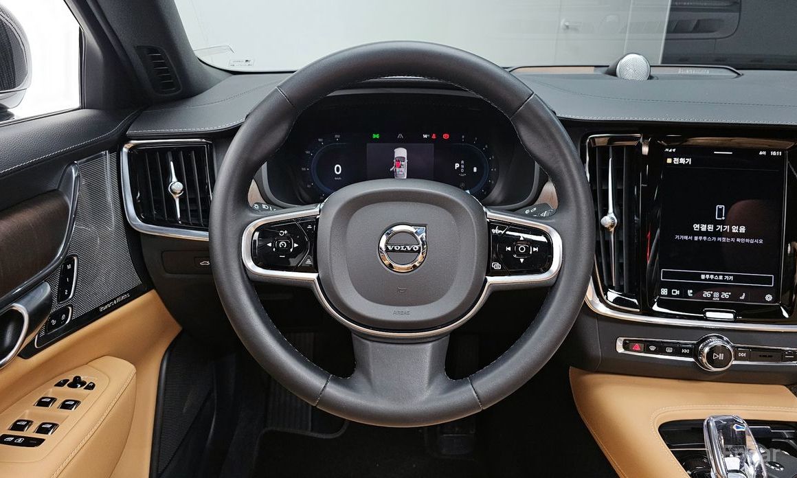 2023 Volvo S90 II Рестайлинг B6 AWD Ultimate Bright с пробегом 35 033 км