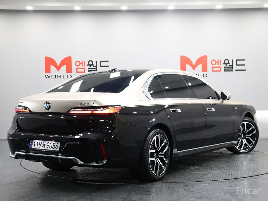 2025 BMW 7 серии VII (G70) 740i xDrive M Sport с пробегом 13 054 км