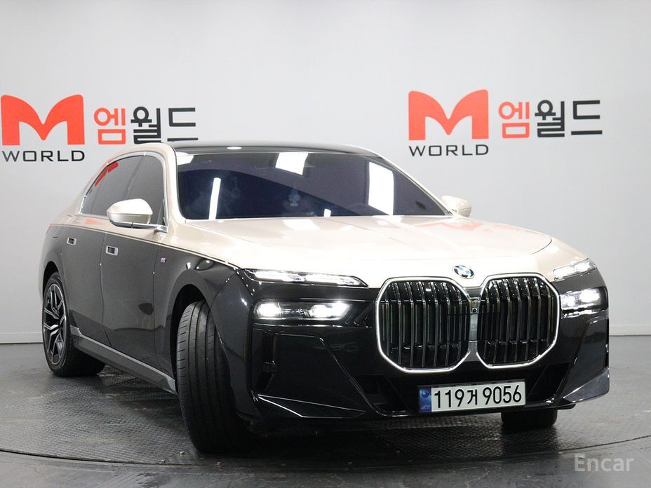 2025 BMW 7 серии VII (G70) 740i xDrive M Sport с пробегом 13 054 км