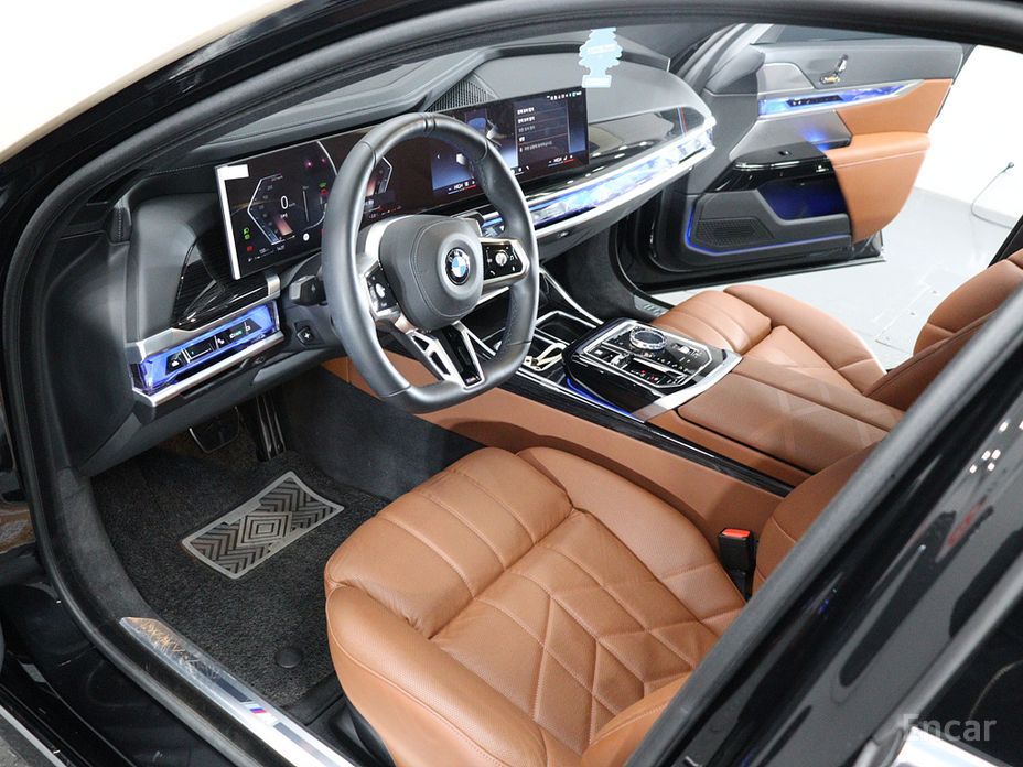 2025 BMW 7 серии VII (G70) 740i xDrive M Sport с пробегом 13 054 км