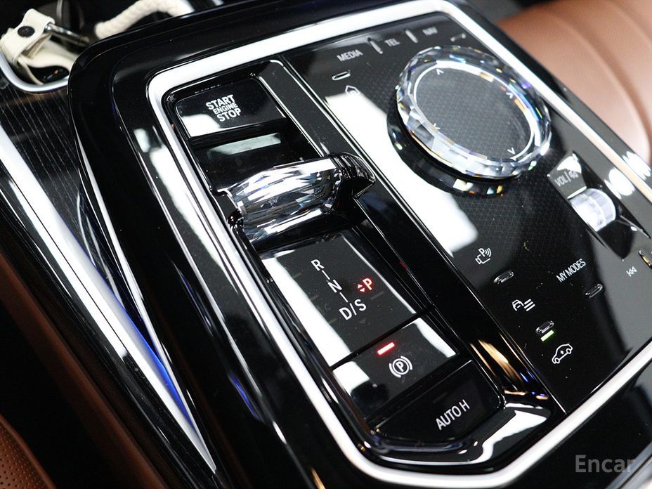 2025 BMW 7 серии VII (G70) 740i xDrive M Sport с пробегом 13 054 км