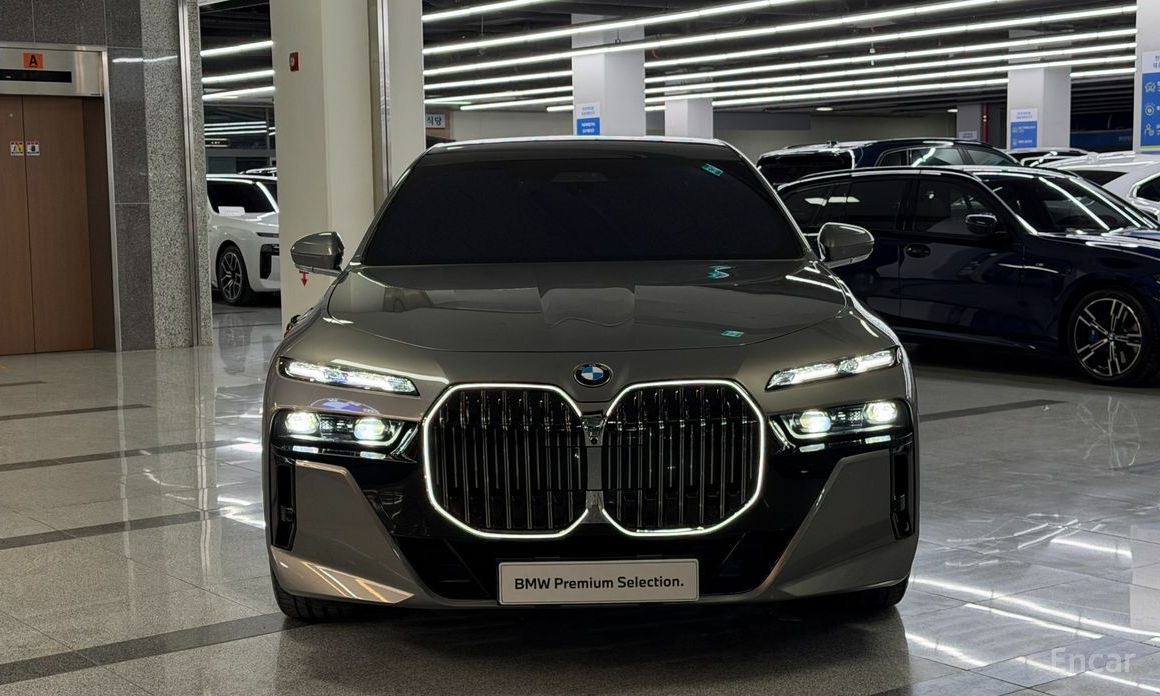 2024 BMW 7 серии VII (G70) 740i xDrive M Sport с пробегом 16 920 км