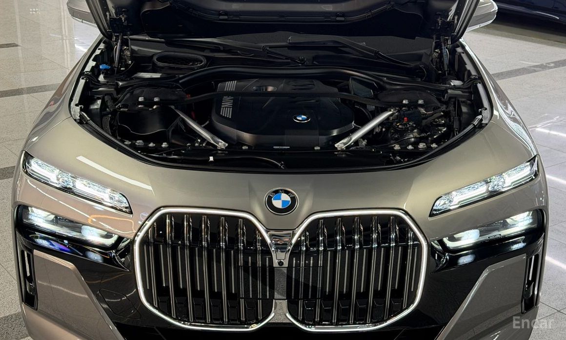 2024 BMW 7 серии VII (G70) 740i xDrive M Sport с пробегом 16 920 км