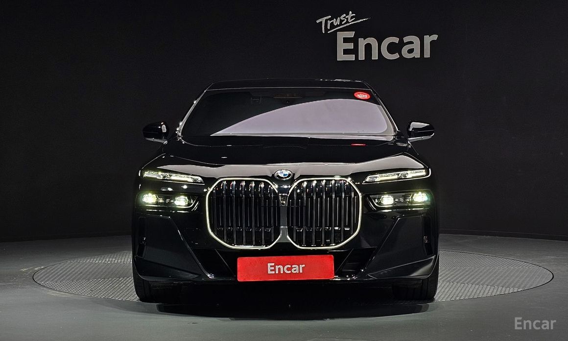 2025 BMW 7 серии VII (G70) 740i xDrive M Sport с пробегом 28 458 км