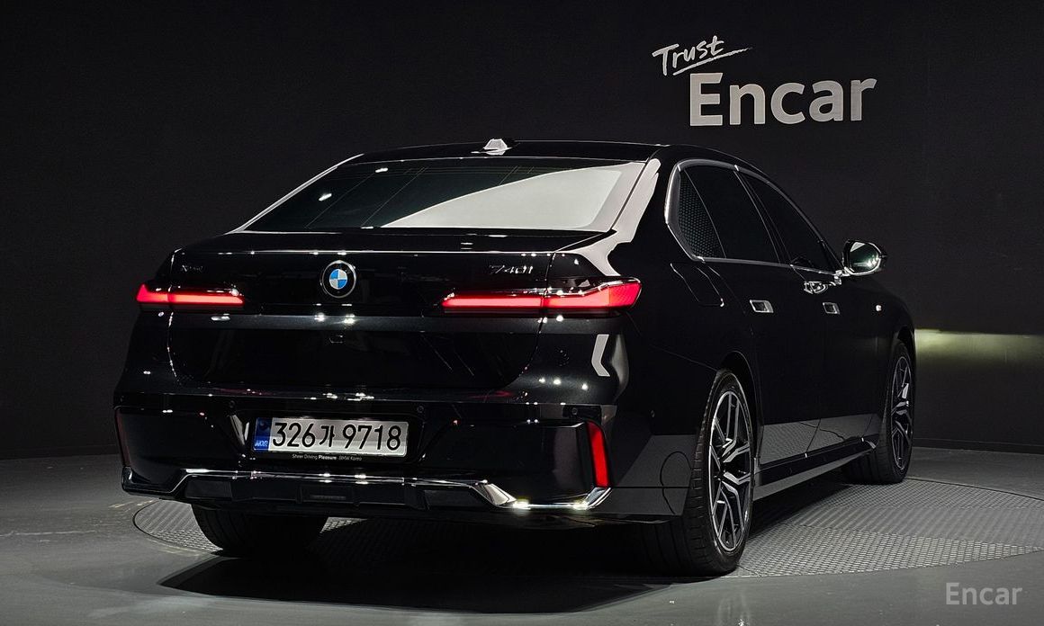 2025 BMW 7 серии VII (G70) 740i xDrive M Sport с пробегом 28 458 км