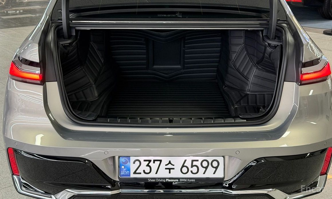 2024 BMW 7 серии VII (G70) 740i xDrive M Sport с пробегом 16 920 км
