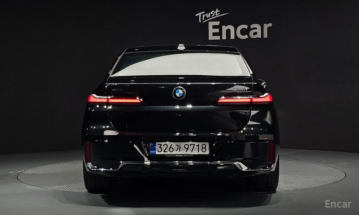 2025 BMW 7 серии VII (G70) 740i xDrive M Sport с пробегом 28 458 км
