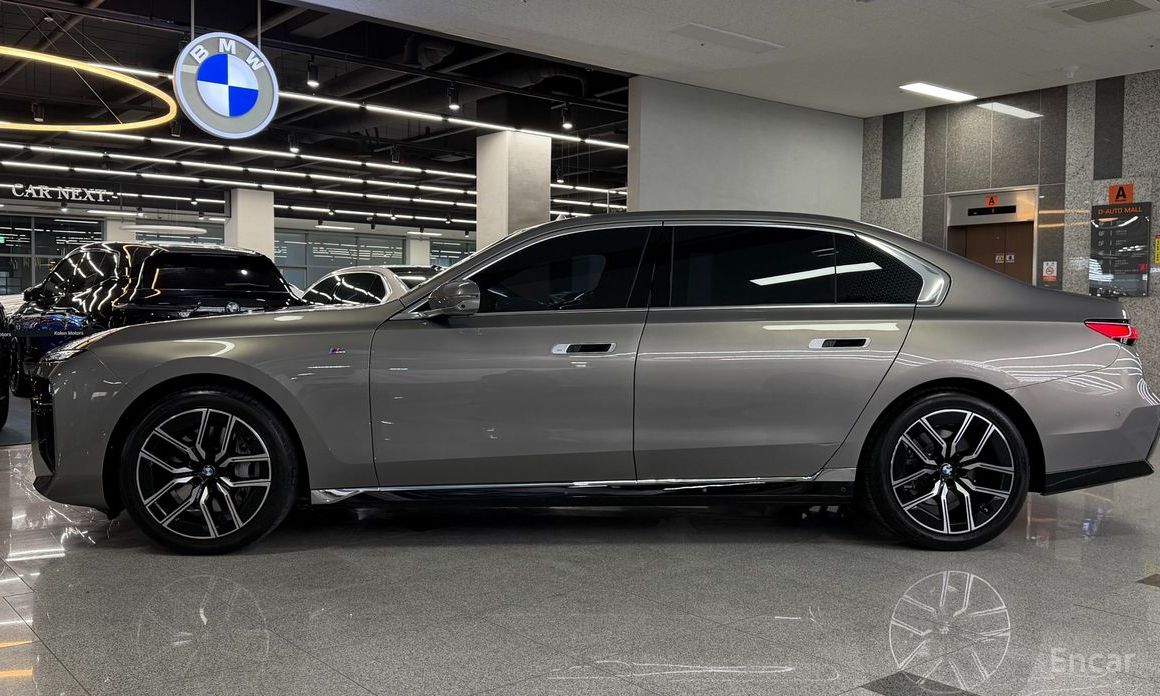 2024 BMW 7 серии VII (G70) 740i xDrive M Sport с пробегом 16 920 км