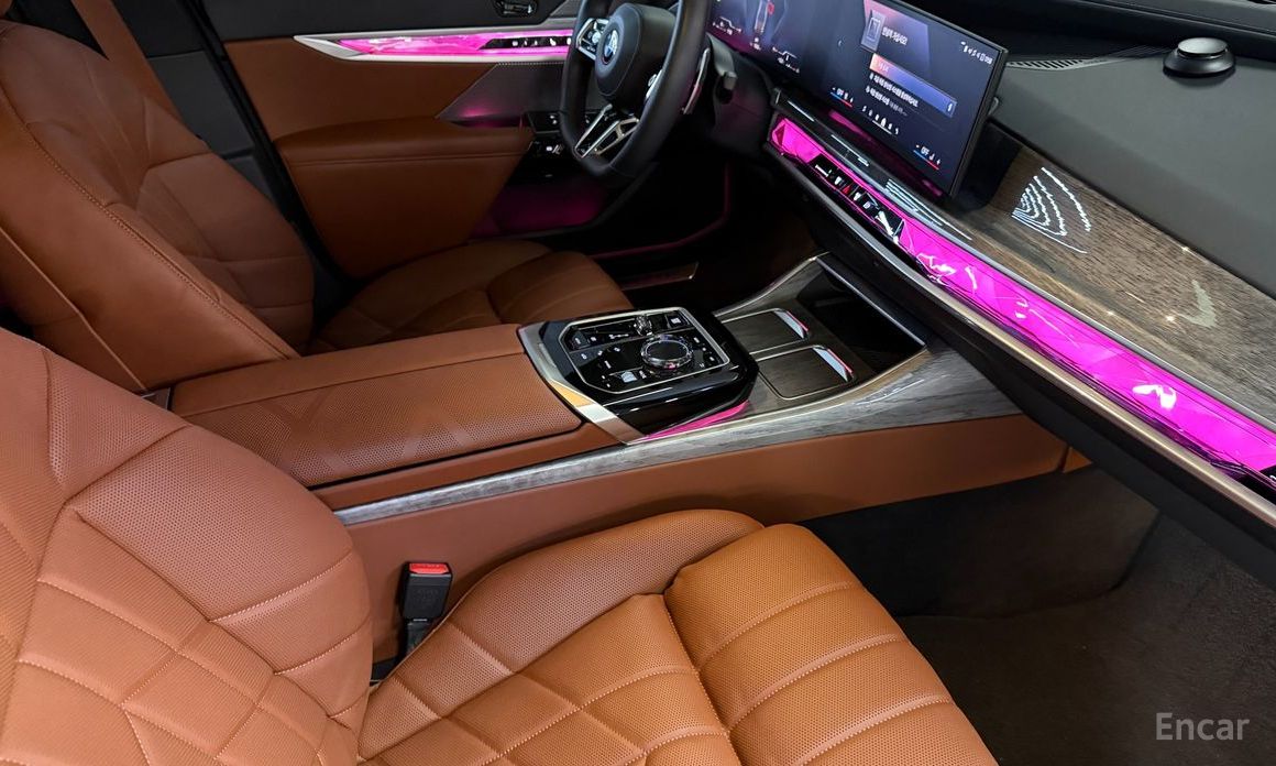 2024 BMW 7 серии VII (G70) 740i xDrive M Sport с пробегом 16 920 км