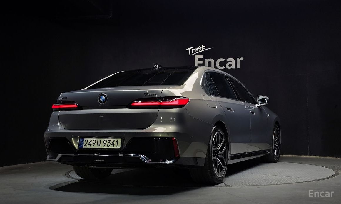 2023 BMW 7 серии VII (G70) 740i xDrive M Sport Limited с пробегом 12 228 км