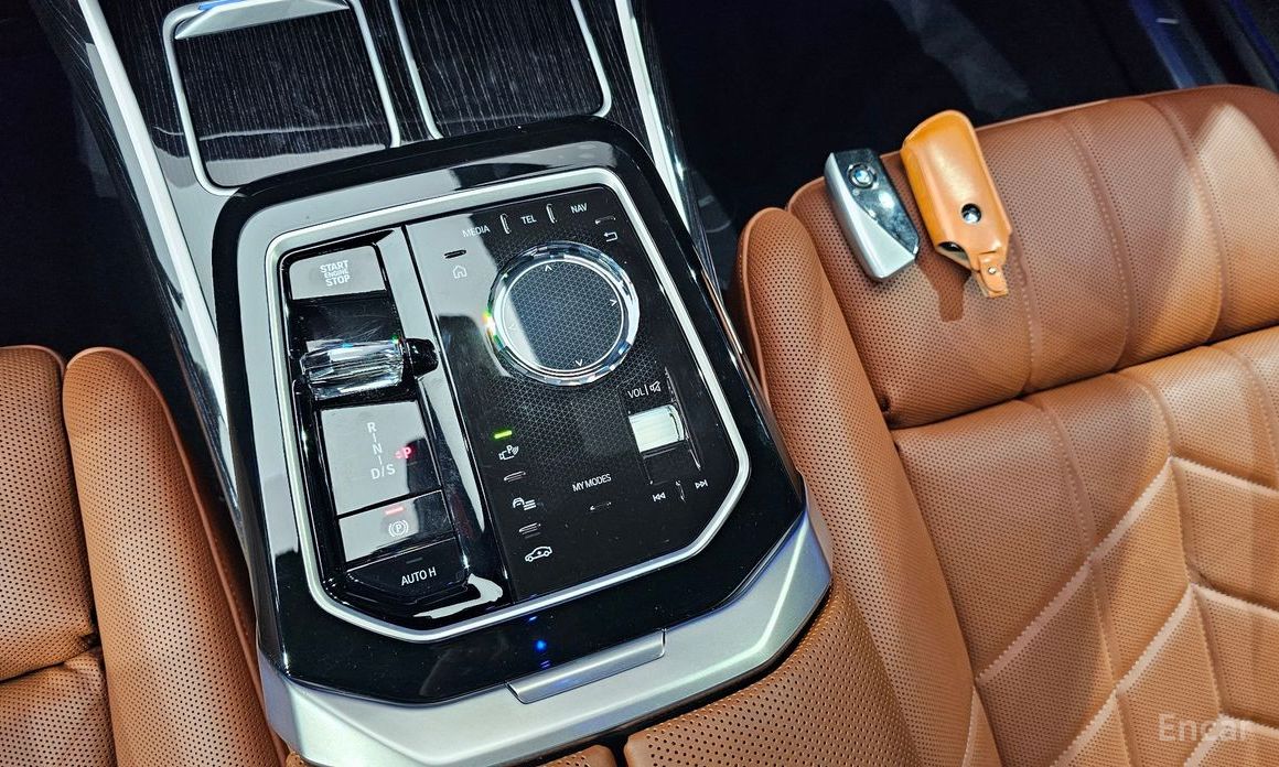 2025 BMW 7 серии VII (G70) 740i xDrive M Sport с пробегом 28 458 км