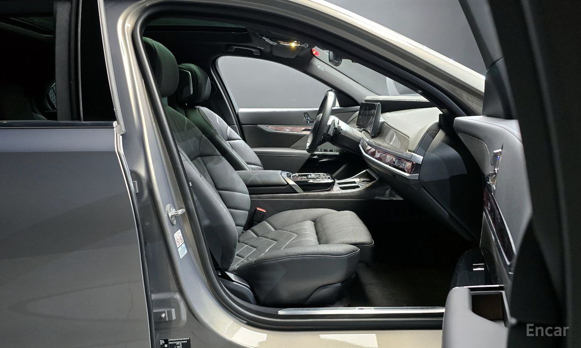 2023 BMW 7 серии VII (G70) 740i xDrive M Sport Limited с пробегом 12 228 км