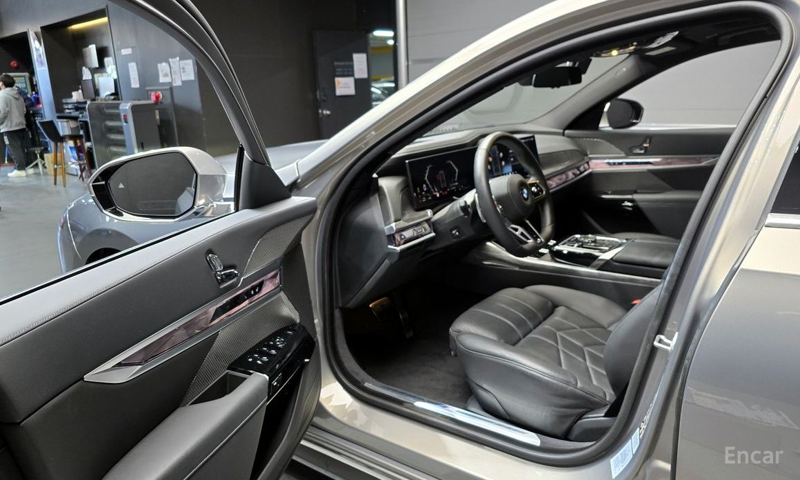 2023 BMW 7 серии VII (G70) 740i xDrive M Sport Limited с пробегом 12 228 км