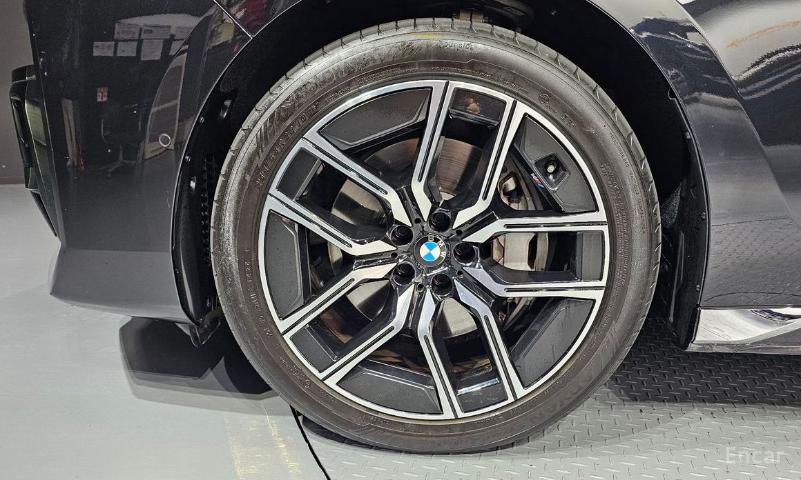 2025 BMW 7 серии VII (G70) 740i xDrive M Sport с пробегом 28 458 км