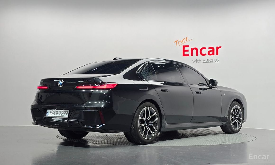 2025 BMW 7 серии VII (G70) 740d xDrive M Sport с пробегом 17 546 км