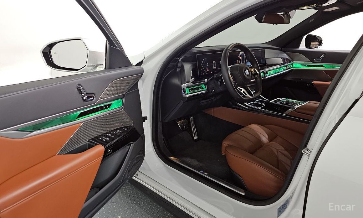 2025 BMW 7 серии VII (G70) 740d xDrive M Sport с пробегом 9 567 км