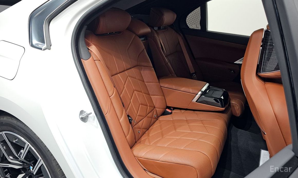 2025 BMW 7 серии VII (G70) 740d xDrive M Sport с пробегом 9 567 км
