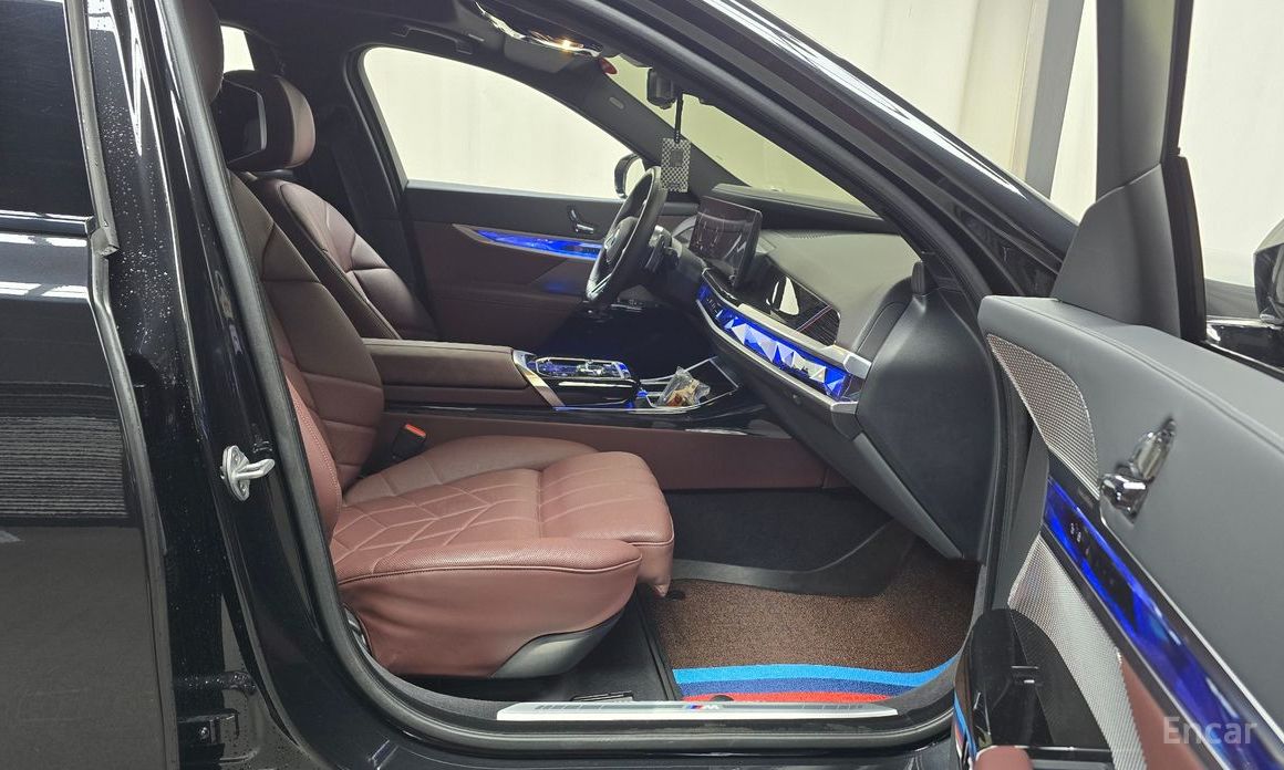 2025 BMW 7 серии VII (G70) 740d xDrive M Sport с пробегом 17 546 км