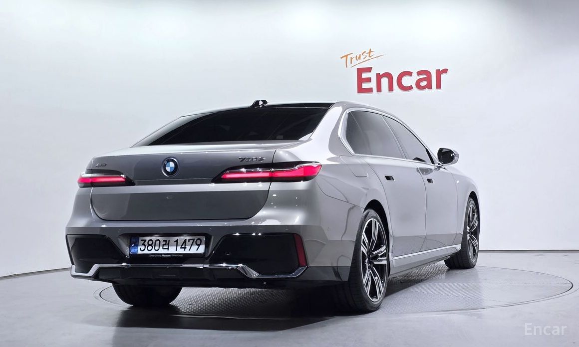 2024 BMW 7 серии VII (G70) 750e xDrive M Sport с пробегом 17 737 км