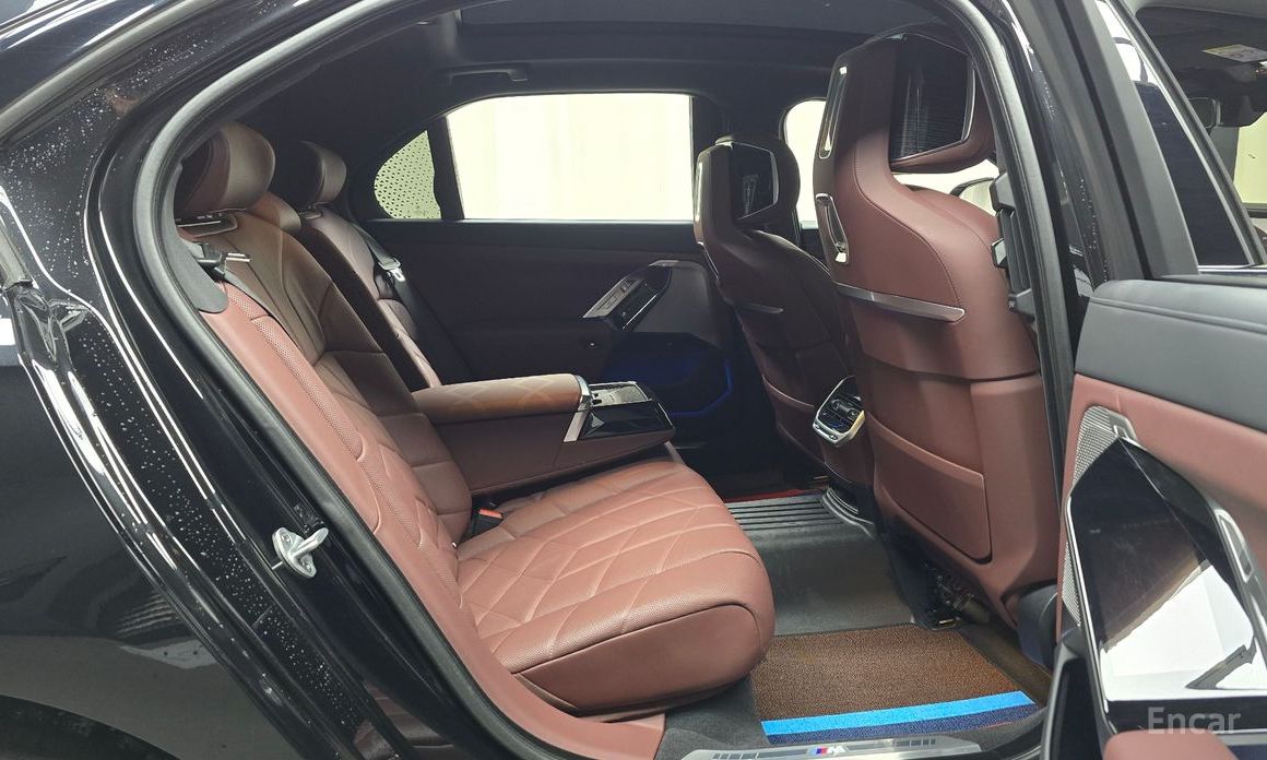 2025 BMW 7 серии VII (G70) 740d xDrive M Sport с пробегом 17 546 км