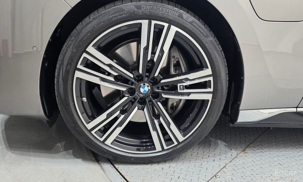 2024 BMW 7 серии VII (G70) 750e xDrive M Sport с пробегом 17 737 км