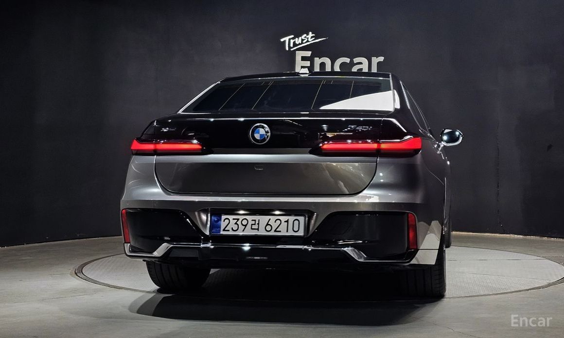 2025 BMW 7 серии VII (G70) 740i xDrive M Sport с пробегом 16 241 км