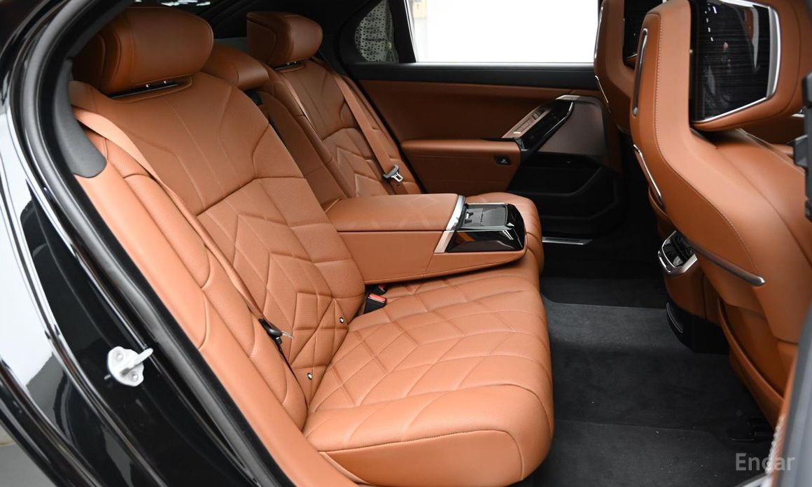 2025 BMW 7 серии VII (G70) 740d xDrive M Sport с пробегом 5 941 км
