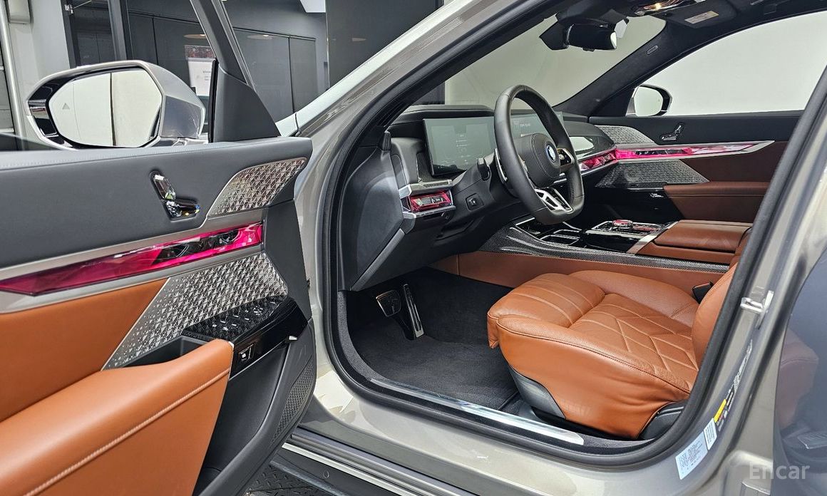 2024 BMW 7 серии VII (G70) 750e xDrive M Sport с пробегом 17 737 км