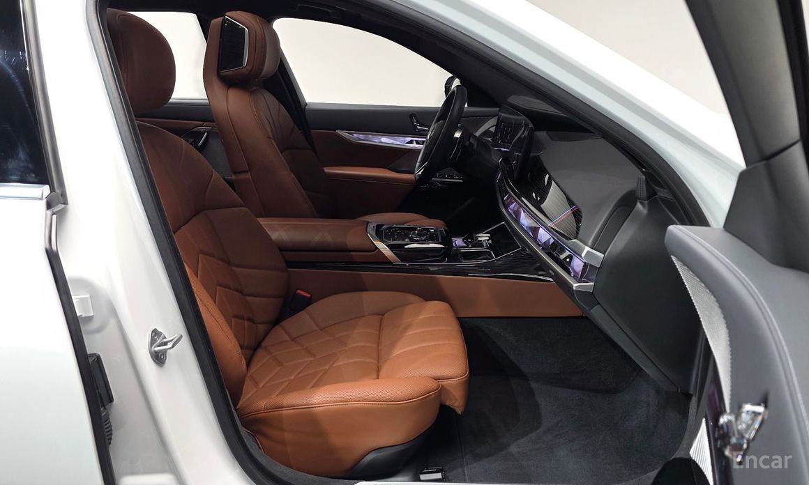2025 BMW 7 серии VII (G70) 740d xDrive M Sport с пробегом 5 818 км