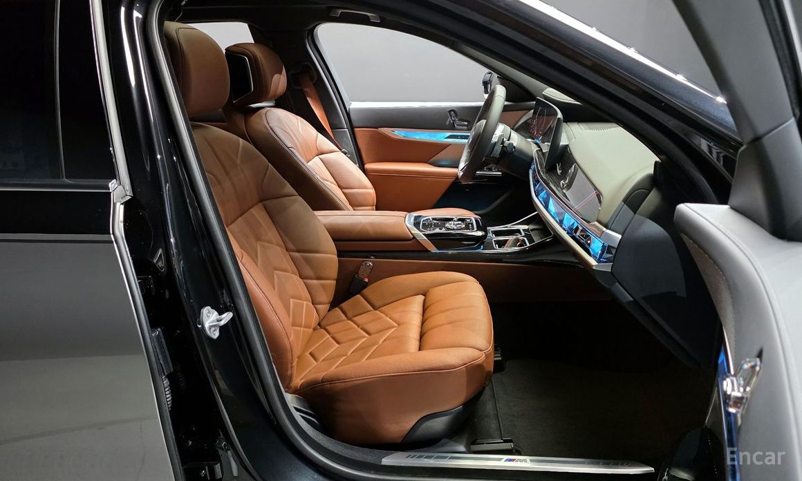 2025 BMW 7 серии VII (G70) 740i xDrive M Sport с пробегом 16 241 км