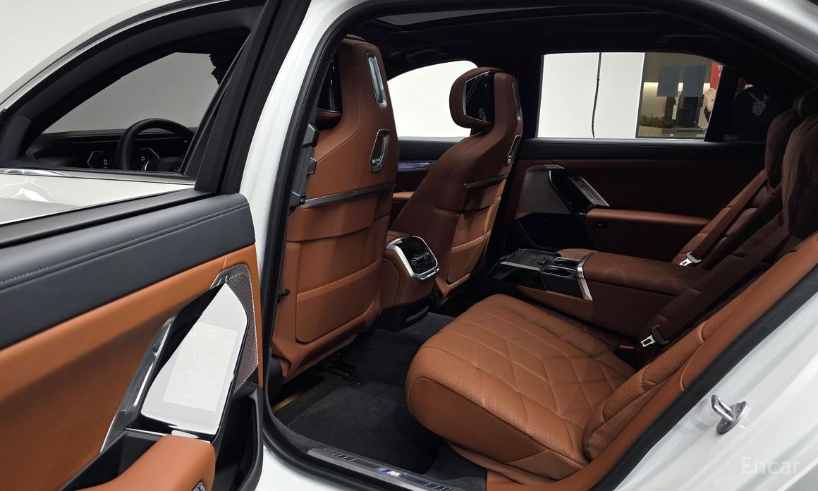 2025 BMW 7 серии VII (G70) 740d xDrive M Sport с пробегом 5 818 км