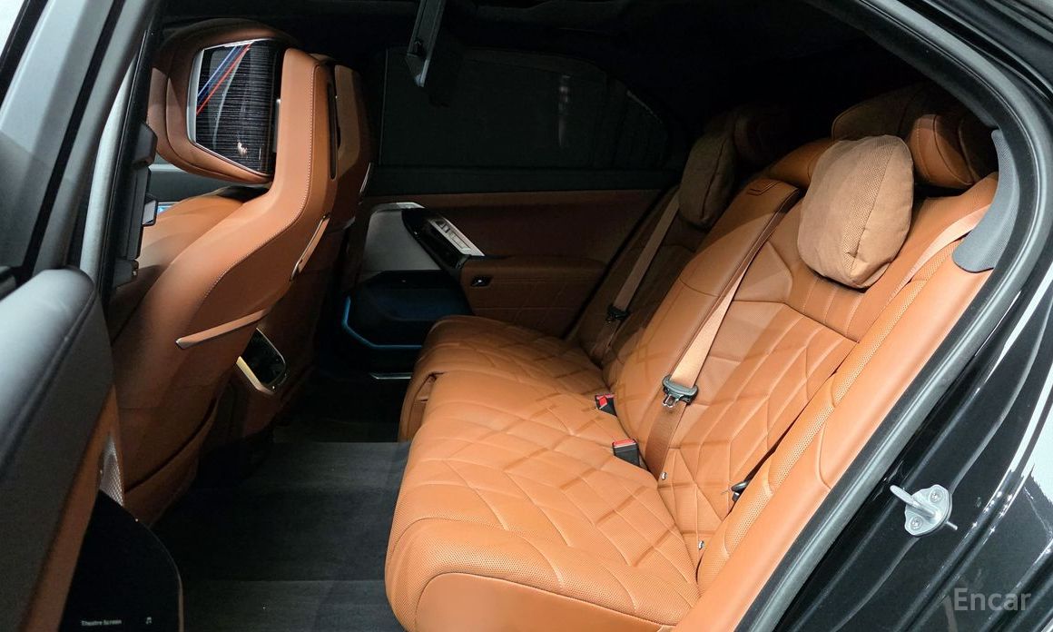 2025 BMW 7 серии VII (G70) 740i xDrive M Sport с пробегом 16 241 км