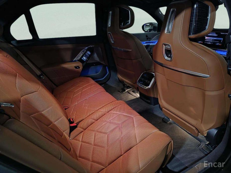 2024 BMW 7 серии VII (G70) 740i xDrive M Sport с пробегом 13 650 км