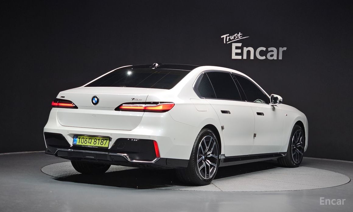 2025 BMW 7 серии VII (G70) 740i xDrive M Sport с пробегом 20 255 км