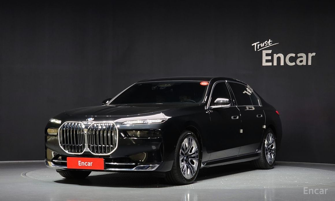 2023 BMW 7 серии VII (G70) 740i sDrive Design Pure Excellence с пробегом 38 555 км