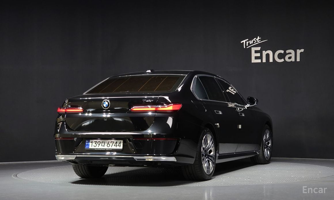 2023 BMW 7 серии VII (G70) 740i sDrive Design Pure Excellence с пробегом 38 555 км