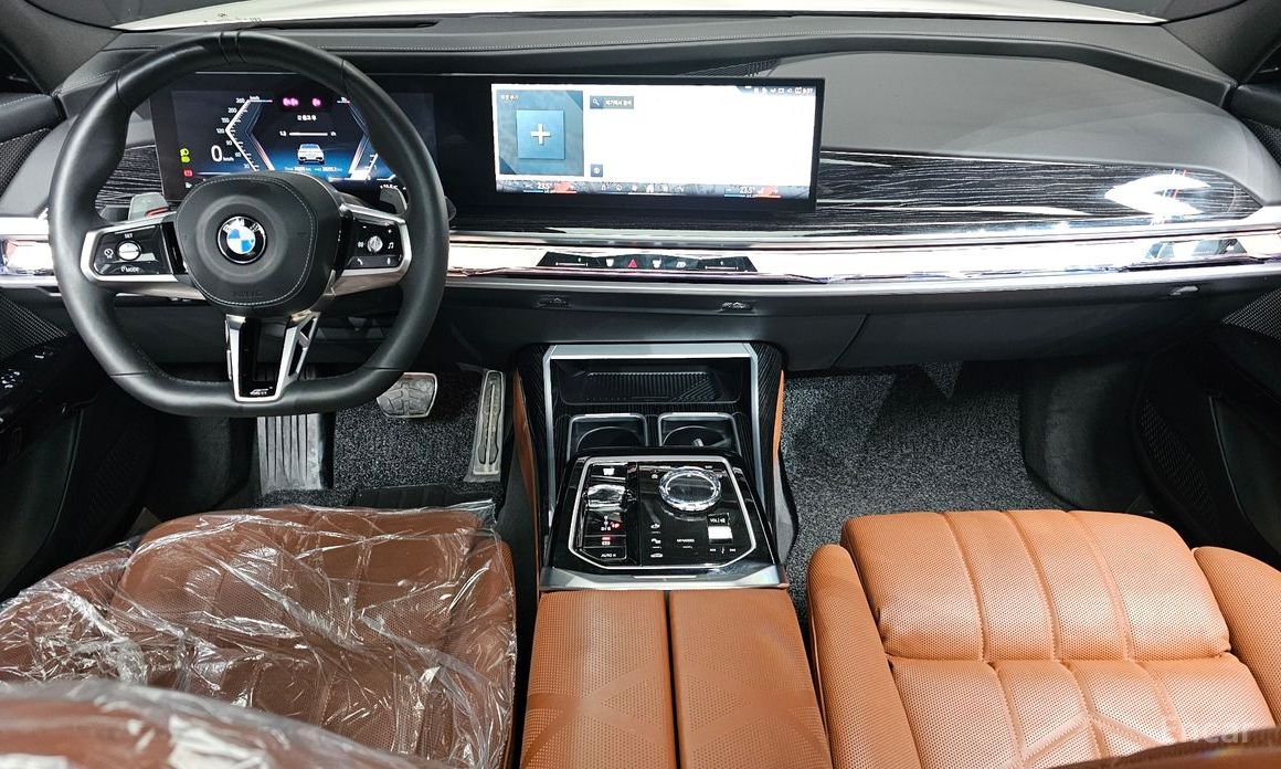 2025 BMW 7 серии VII (G70) 740i xDrive M Sport с пробегом 20 255 км