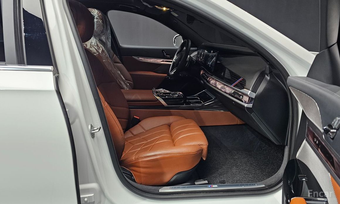 2025 BMW 7 серии VII (G70) 740i xDrive M Sport с пробегом 20 255 км