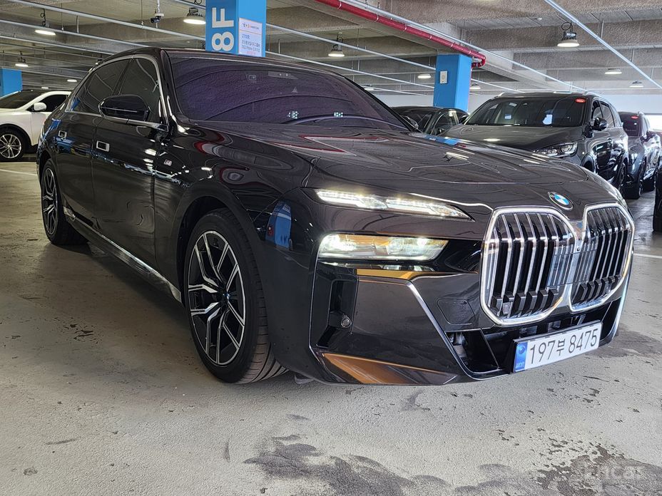 2025 BMW 7 серии VII (G70) 740d xDrive M Sport с пробегом 12 500 км