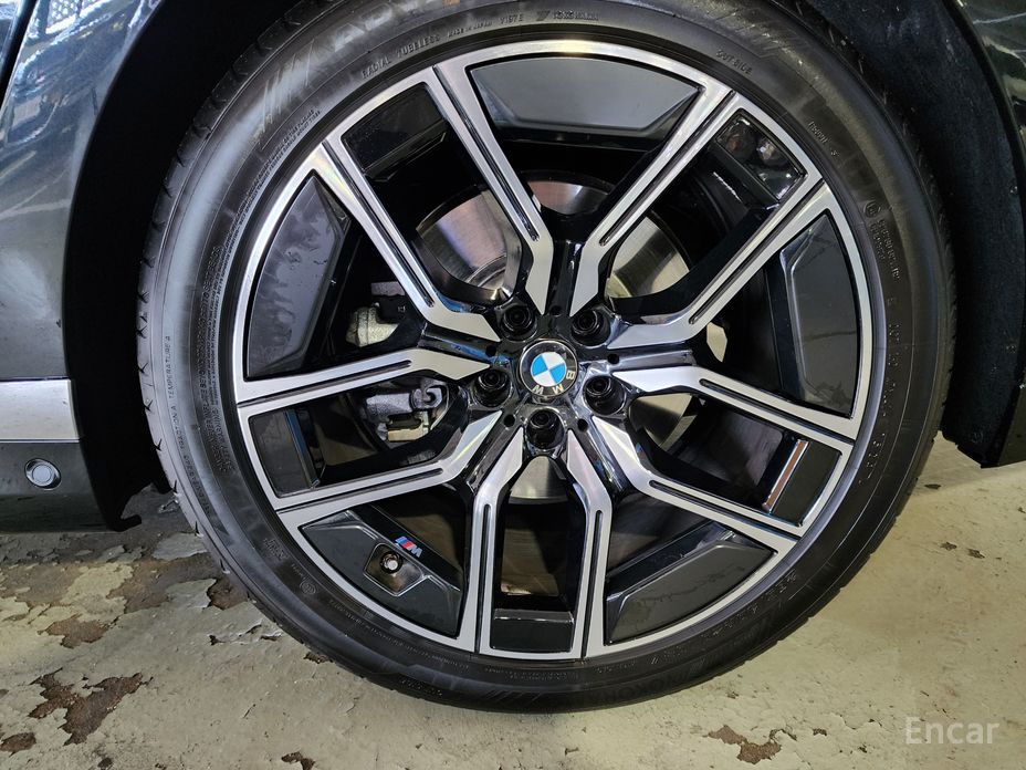 2025 BMW 7 серии VII (G70) 740d xDrive M Sport с пробегом 12 500 км