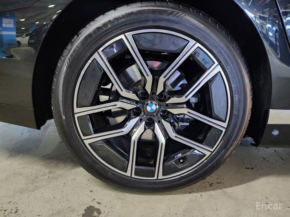 2025 BMW 7 серии VII (G70) 740d xDrive M Sport с пробегом 12 500 км