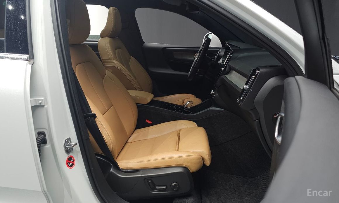 2021 Volvo XC40 I B4 Inscription с пробегом 50 141 км