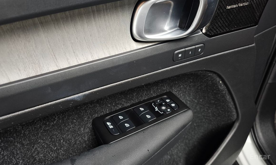 2021 Volvo XC40 I B4 Inscription с пробегом 50 141 км