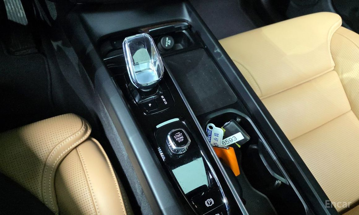 2022 Volvo XC60 II Рестайлинг B6 Ultimate Bright с пробегом 22 458 км